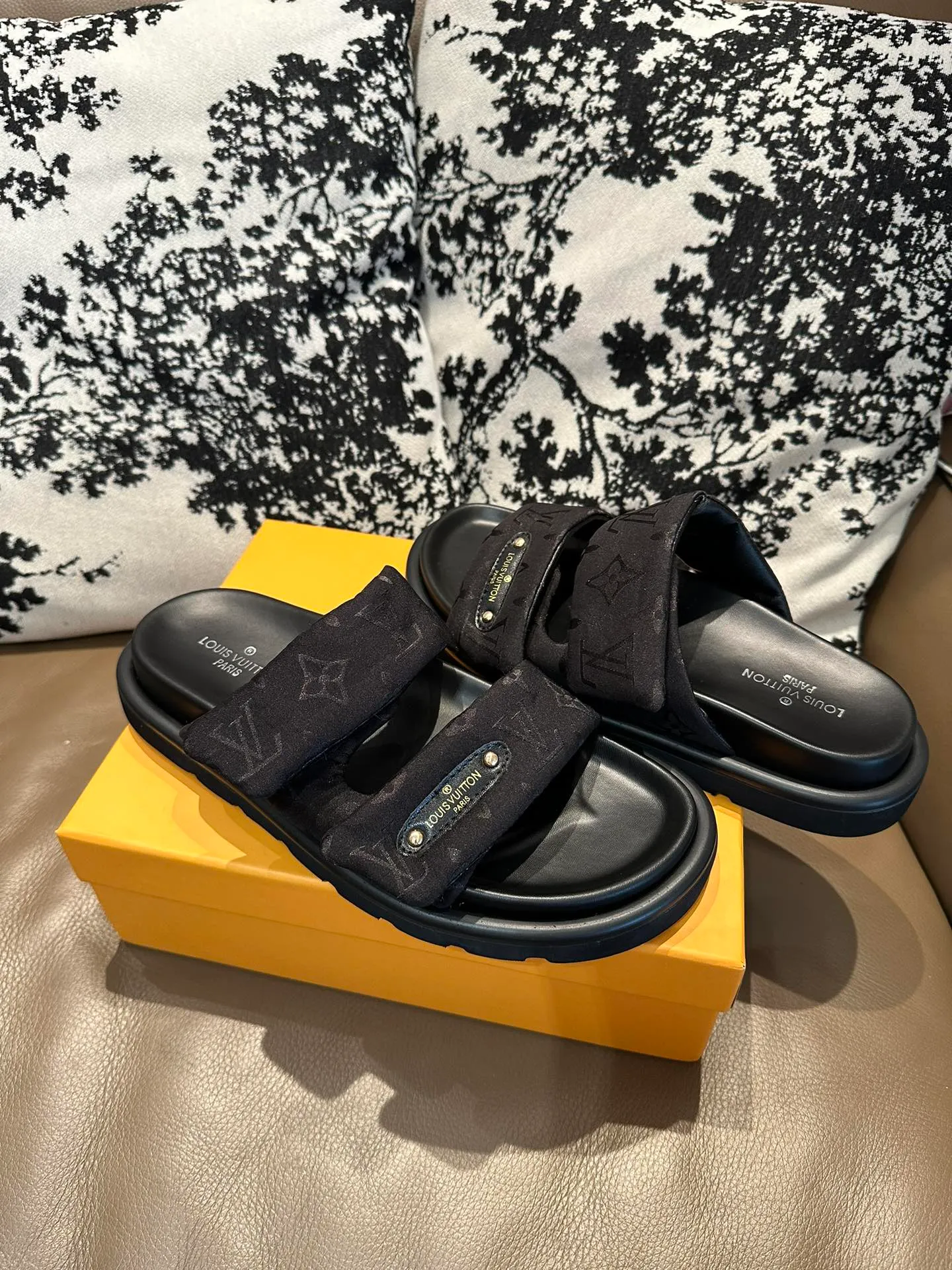 Men's shoes 💰360💰 LV. Slippers 🩴High silk fabric original PU water table rubber outsole, size 35-46